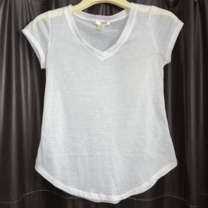 🦋🦋🦋SHEER WHITE V NECK T SHIRT